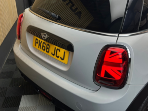 2018 MINI Hatch 1.5 Cooper 3-Door Hatch in Silver — image 4