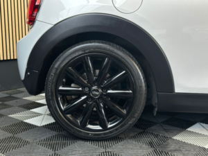 2018 MINI Hatch 1.5 Cooper 3-Door Hatch in Silver — image 5