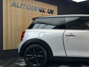 2018 MINI Hatch 1.5 Cooper 3-Door Hatch in Silver — image 6