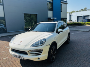 2012 Porsche Cayenne 3.0 Td V6 in White — image 5