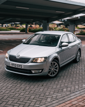 2013 Skoda Octavia 1.6 Tdi Elegance Hatchback 5dr Diesel DSG Euro 5 (s/s) (105 Ps) in Silver — image 3
