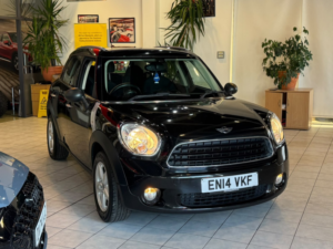 2014 MINI Countryman 1.6 One D Countryman in Black — image 2