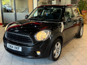 2014 MINI Countryman 1.6 One D Countryman in Black — image 4