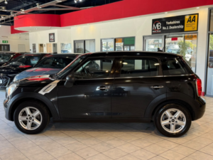 2014 MINI Countryman 1.6 One D Countryman in Black — image 5