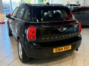 2014 MINI Countryman 1.6 One D Countryman in Black — image 6