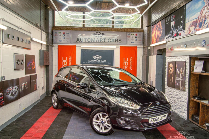2016 Ford Fiesta 1.25 Zetec Euro 6 3dr in Black — image 1
