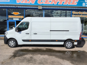 2023 Renault Master 2.3 Dci 35 Business+ Panel Van 4dr Diesel Manual Fwd Medium Roof Euro 6 135 Ps in White — image 4