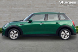 2022 MINI Hatch 1.5 Cooper Classic Steptronic Euro 6 (s/s) 5dr in Green — image 4
