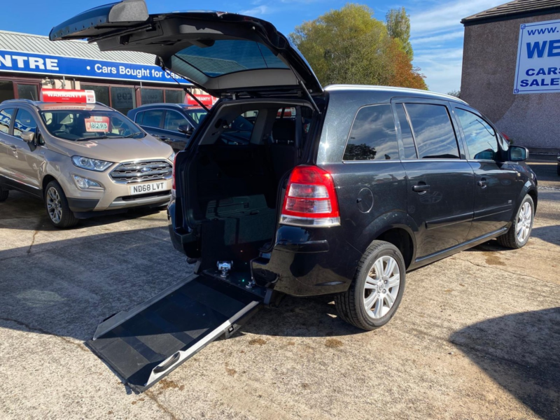 2013 Vauxhall Zafira 1.7 Cdti Ecoflex Design in Black — image 1