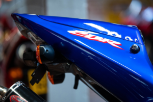 2004 Honda Cbr900rr Fireblade *upgraded Exhaust* in Blue — image 4