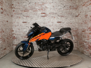 2025 Ktm 125 Duke in Orange — image 5