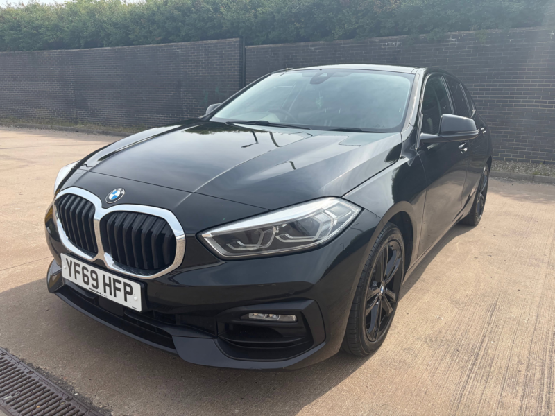 2019 BMW 1 Series 1.5 118i Sport Hatchback 5dr Petrol Manual Euro 6 (s/s) (140 Ps) in Black — image 1