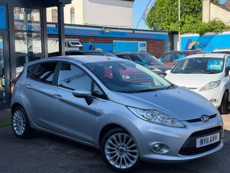 2011 Ford Fiesta 1.6 Tdci Dpf Titanium 5dr in Silver — image 1