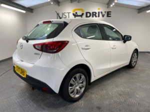 2017 Mazda Mazda2 1.5 Skyactiv-G Se Hatchback 5dr Petrol Manual Euro 6 (s/s) (75 Ps) in White — image 5
