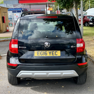 2016 Skoda Yeti 1.2 Tsi Se L in Black — image 6