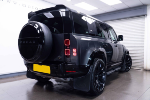 2021 Land Rover Defender 110 2.0 P300 X-Dynamic Se Auto 4WD Euro 6 (s/s) 5dr in Grey — image 4