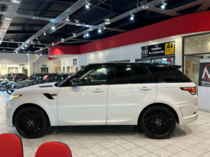 2014 Land Rover Range Rover Sport 3.0 Sd V6 Hse in White — image 4