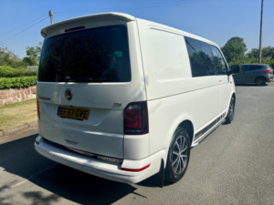 2017 Volkswagen Transporter T6 2.0 Tdi Edition Kombi 150 Swb 6 Speed Eu6 Ulez in White — image 3