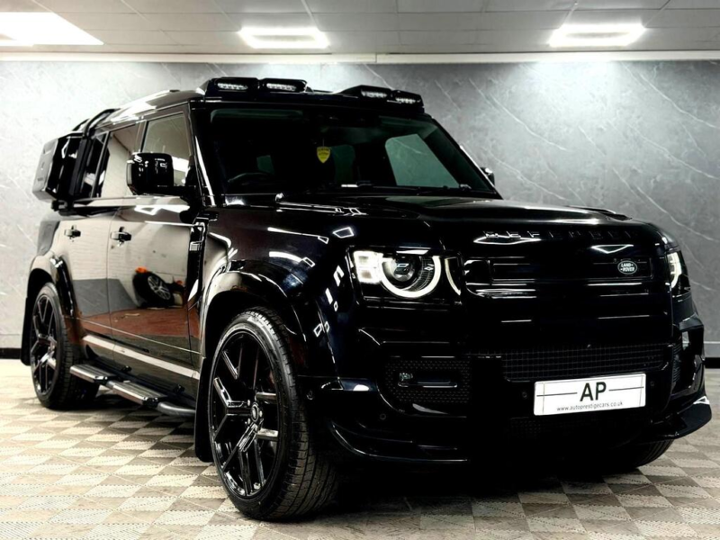 2024 Land Rover Defender 110 3.0 D250 Mhev Xs Edition Auto 4WD Euro 6 (s/s) 5dr in Santorini Black — image 1