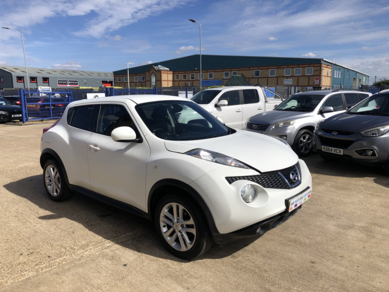 2012 Nissan Juke 1.6 Tekna in White — image 1