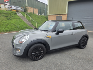 2017 MINI Hatch 1.5 Cooper D 3-Door Hatch in Grey — image 3
