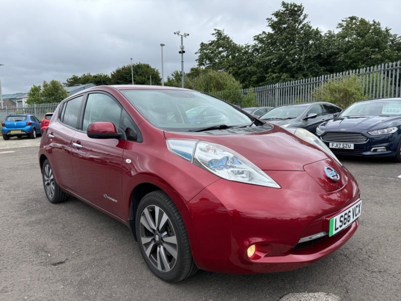 2016 Nissan Leaf 30kwh Tekna Hatchback 5dr Electric Auto (109 Bhp) in Red — image 1
