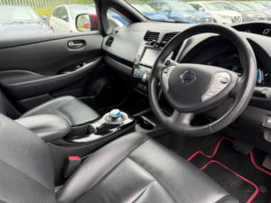 2016 Nissan Leaf 30kwh Tekna Hatchback 5dr Electric Auto (109 Bhp) in Red — image 5