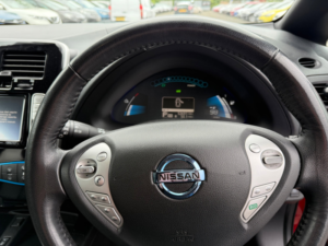 2016 Nissan Leaf 30kwh Tekna Hatchback 5dr Electric Auto (109 Bhp) in Red — image 6