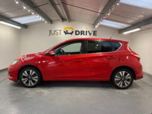 2017 Nissan Pulsar 1.2 Dig-T N-Connecta Hatchback 5dr Petrol Xtron Euro 6 (s/s) (115 Ps) in Red — image 2