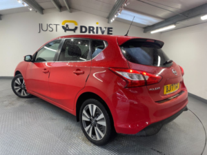 2017 Nissan Pulsar 1.2 Dig-T N-Connecta Hatchback 5dr Petrol Xtron Euro 6 (s/s) (115 Ps) in Red — image 3