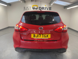 2017 Nissan Pulsar 1.2 Dig-T N-Connecta Hatchback 5dr Petrol Xtron Euro 6 (s/s) (115 Ps) in Red — image 4