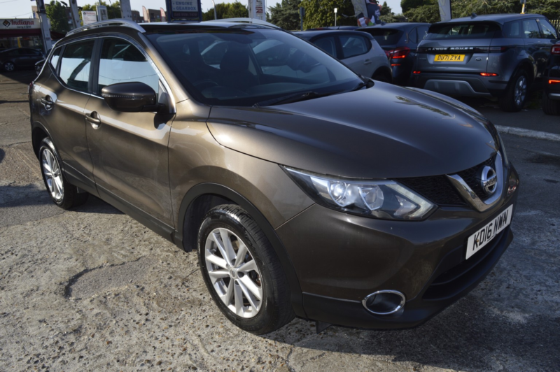 2016 Nissan Qashqai 1.2 Dig-T Acenta in Bronze — image 1