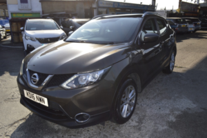 2016 Nissan Qashqai 1.2 Dig-T Acenta in Bronze — image 3