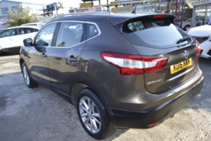 2016 Nissan Qashqai 1.2 Dig-T Acenta in Bronze — image 4