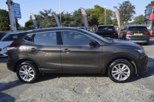 2016 Nissan Qashqai 1.2 Dig-T Acenta in Bronze — image 6