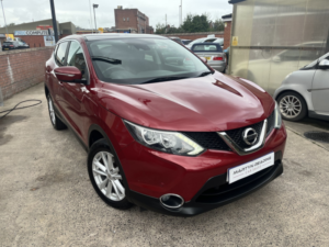 2014 Nissan Qashqai 1.5 Dci Acenta Premium in Red — image 2
