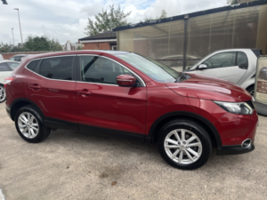 2014 Nissan Qashqai 1.5 Dci Acenta Premium in Red — image 3