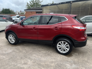2014 Nissan Qashqai 1.5 Dci Acenta Premium in Red — image 6