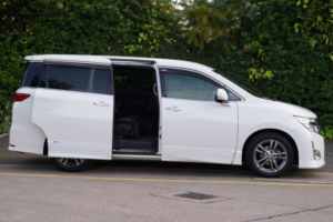 2011 Nissan Elgrand 2.5 Highway Star 5dr 7 Seats in White — image 3