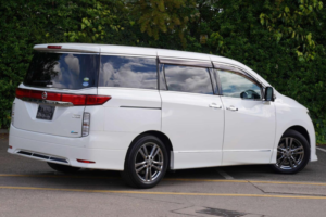 2011 Nissan Elgrand 2.5 Highway Star 5dr 7 Seats in White — image 4