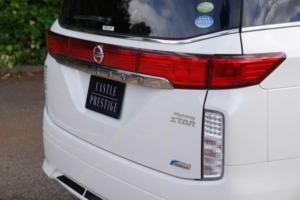 2011 Nissan Elgrand 2.5 Highway Star 5dr 7 Seats in White — image 5