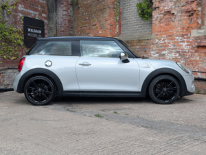 2014 MINI Hatch 2.0 Cooper S 3-Door Hatch in Silver — image 5