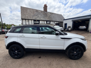 2018 Land Rover Range Rover Evoque Td4 Se Tech in White — image 4