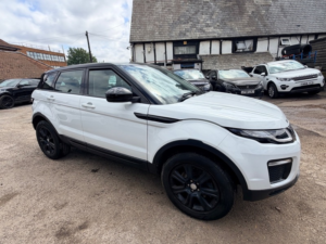 2018 Land Rover Range Rover Evoque Td4 Se Tech in White — image 6