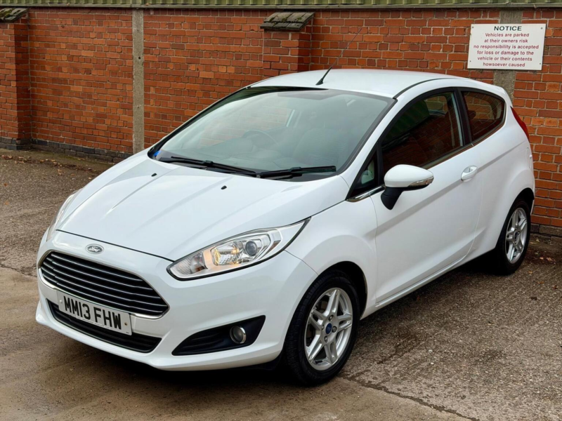 2013 Ford Fiesta 1.25 Zetec Euro 5 3dr in White — image 1
