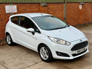 2013 Ford Fiesta 1.25 Zetec Euro 5 3dr in White — image 2