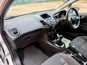 2013 Ford Fiesta 1.25 Zetec Euro 5 3dr in White — image 5
