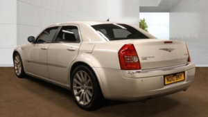 2010 Chrysler 300c 3.0 Crd V6 Srt Design 4dr in Silver — image 4