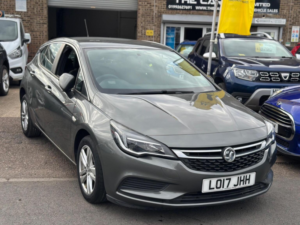 2017 Vauxhall Astra 1.4i Design Euro 6 5dr in Grey — image 2