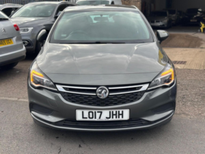 2017 Vauxhall Astra 1.4i Design Euro 6 5dr in Grey — image 3